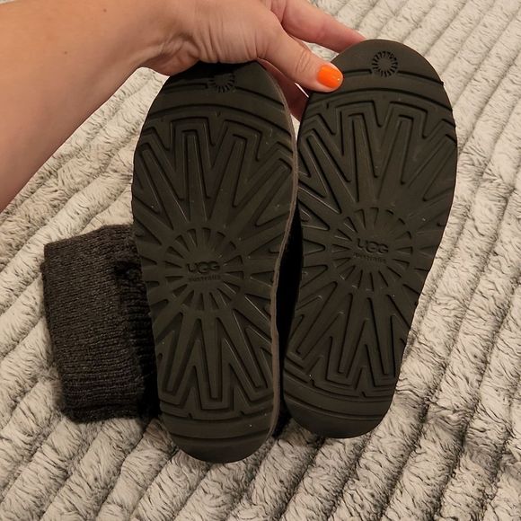 Dark gray knit UGG boots! Missing size tag, please see all measurements! - Picture 5 of 7